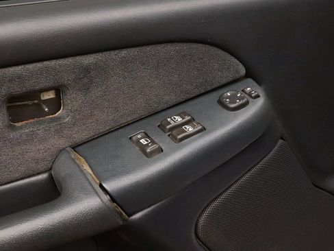 Used 2001 Chevrolet Silverado 2500 LS w/ Off-Road Skid Plate Pkg image 12