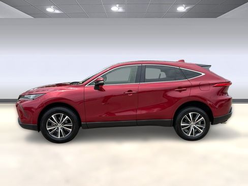 Used 2022 Toyota Venza LE AWD/4WD image 2