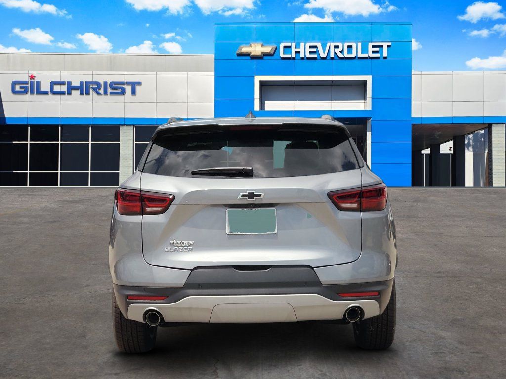 New 2026 Chevrolet Blazer LT w/ LPO, Black Grille Bar Package FWD image 7