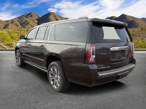 Used 2016 GMC Yukon XL Denali AWD/4WD image 5