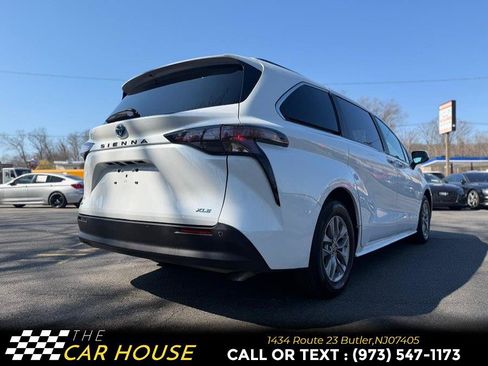 Used 2025 Toyota Sienna XLE FWD image 9
