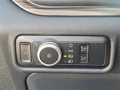 Used 2023 Ford Explorer Limited image 24