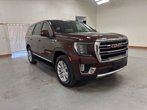 Used 2023 GMC Yukon SLT w/ SLT Luxury Package AWD/4WD image 2