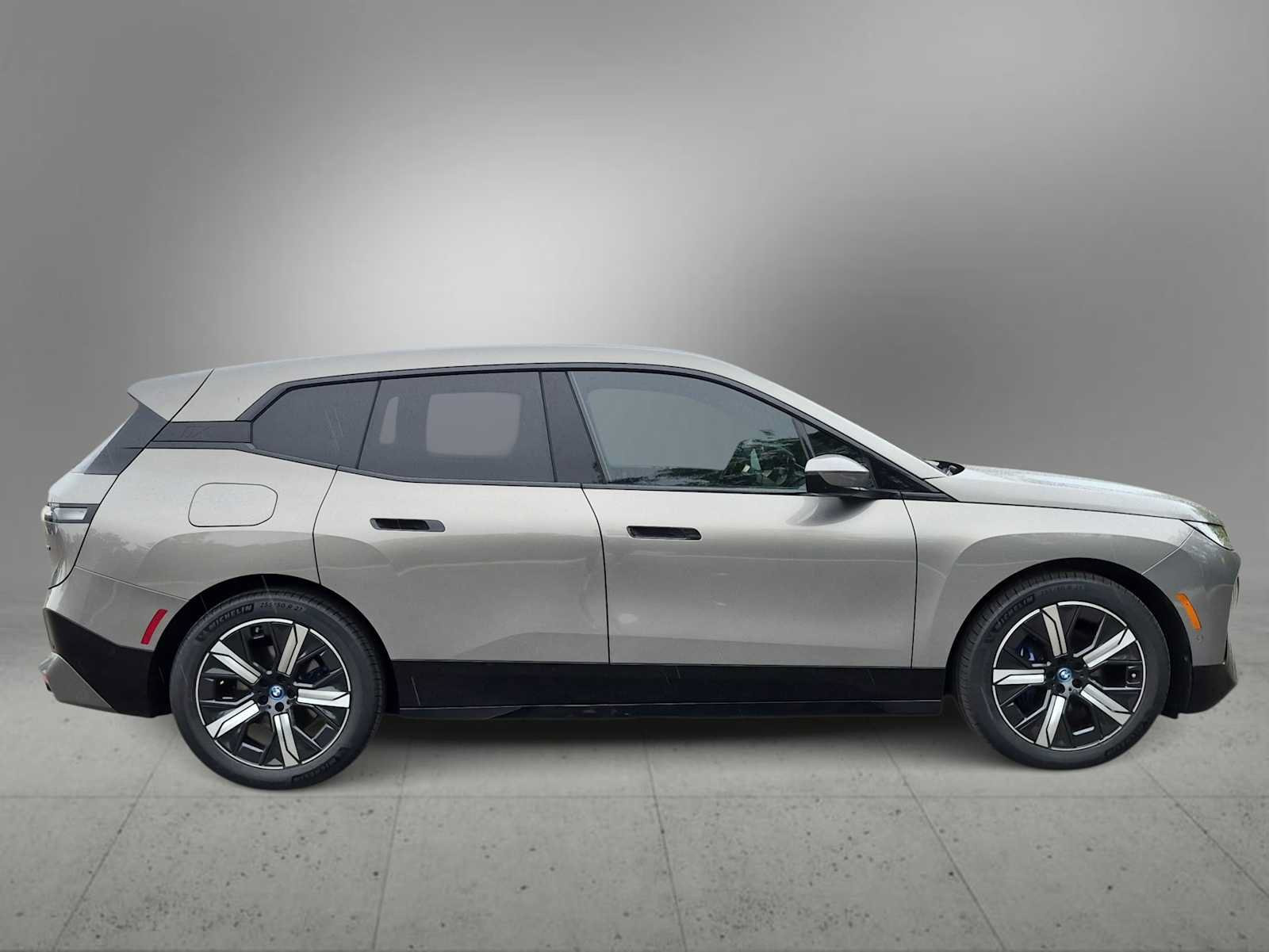 Used 2023 BMW iX xDrive50 w/ Premium Package AWD/4WD image 9