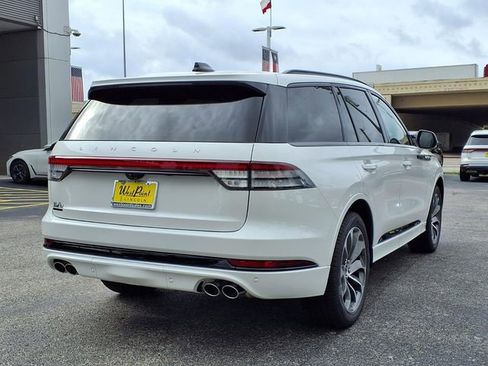 New 2026 Lincoln Aviator AWD image 2