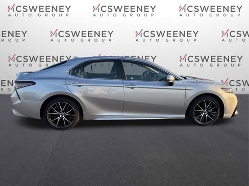 Used 2024 Toyota Camry SE image 6