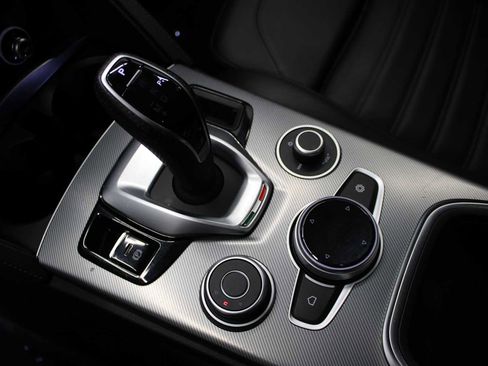 Used 2023 Alfa Romeo Stelvio Veloce image 34