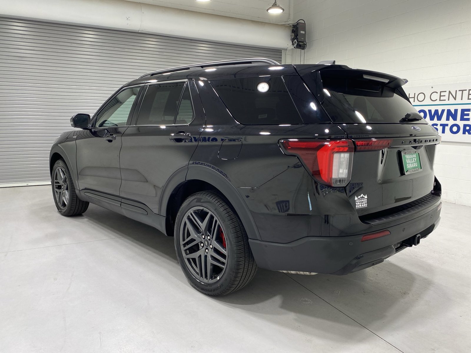 Used 2025 Ford Explorer ST-Line w/ ST-Line Street Pack AWD/4WD image 6