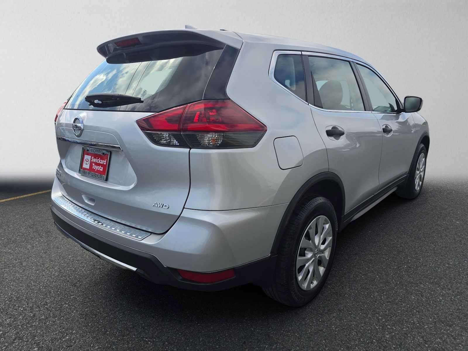Used 2018 Nissan Rogue S AWD/4WD image 3