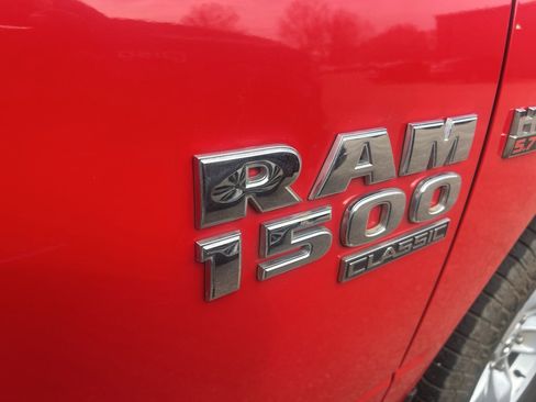 Used 2020 RAM 1500 Classic SLT image 4