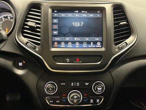 Used 2020 Jeep Cherokee Trailhawk AWD/4WD image 12