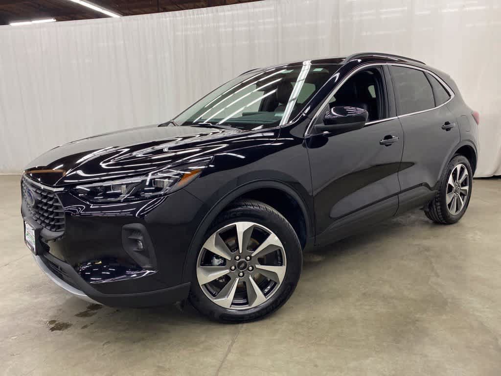 Used 2025 Ford Escape Platinum AWD/4WD image 1