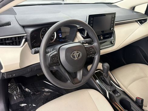 Used 2020 Toyota Corolla LE FWD image 4