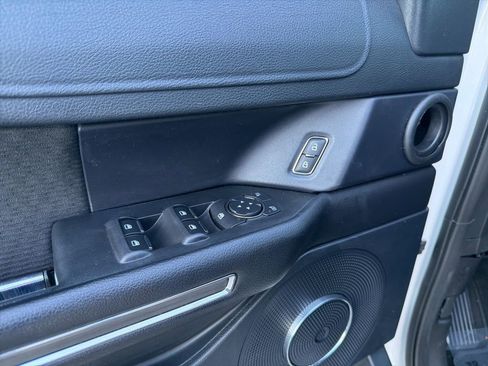 Used 2020 Ford Expedition XLT image 12