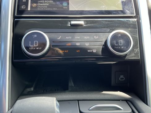 Used 2025 Land Rover Discovery Metropolitan Edition AWD/4WD image 28