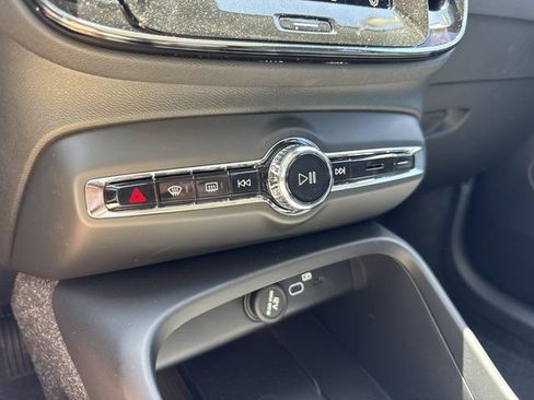 New 2025 Volvo XC40 B5 Core w/ Protection Package Premier image 30