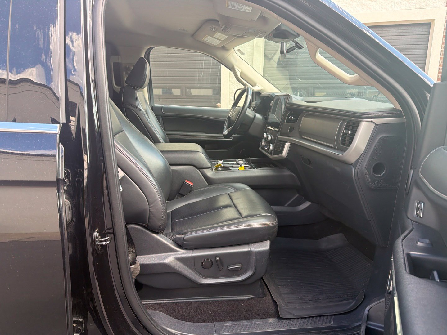 Used 2022 Ford Expedition XLT AWD/4WD image 24
