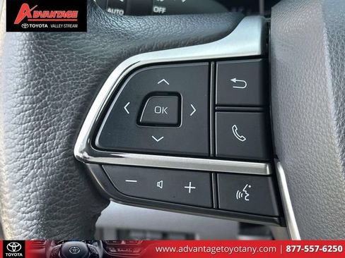 Used 2021 Toyota Sienna XLE AWD/4WD image 25