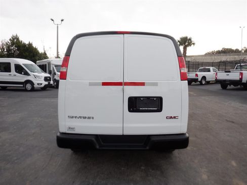 Used 2023 GMC Savana 2500 w/ Driver Convenience Package image 4