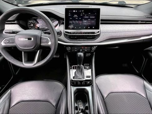 Used 2023 Jeep Compass Latitude image 7