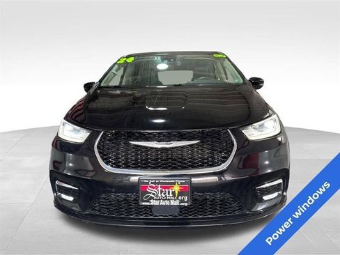 Used 2024 Chrysler Pacifica Touring-L FWD image 2