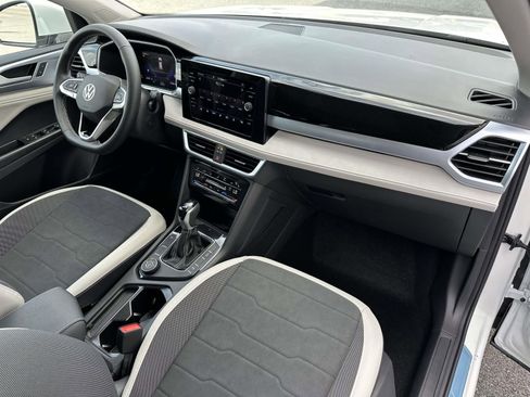 New 2025 Volkswagen Taos SE image 12