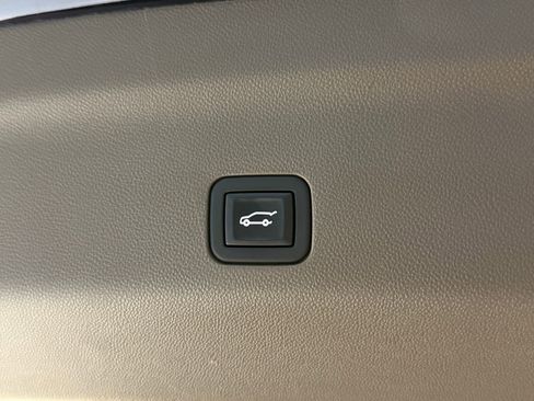 Used 2021 GMC Yukon Denali w/ Denali Premium Package image 44