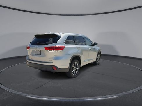 Used 2017 Toyota Highlander XLE FWD image 8