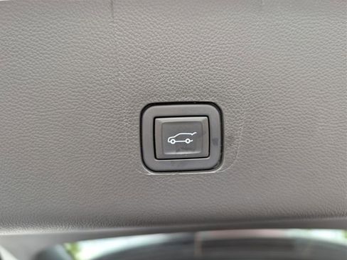 Used 2023 Chevrolet Traverse LT FWD image 21