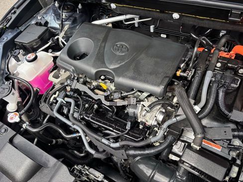 Used 2023 Toyota Venza LE AWD/4WD image 29