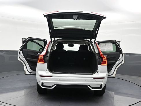 Used 2023 Volvo XC60 B5 Plus image 35