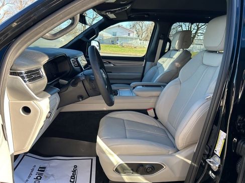New 2025 Jeep Wagoneer Series II w/ Convenience Group I AWD/4WD image 36