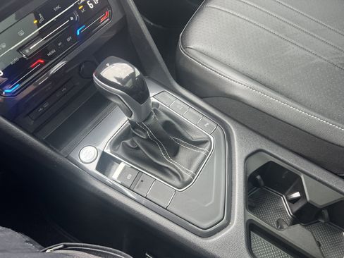 Certified 2023 Volkswagen Tiguan SE R-Line image 24