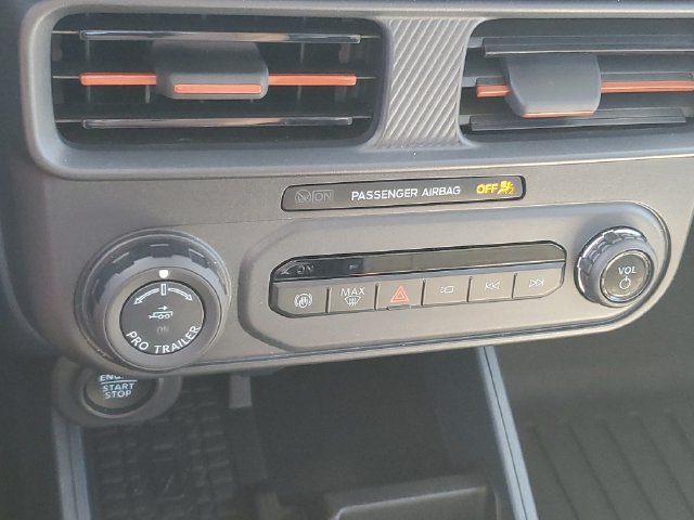 Used 2025 Ford Maverick Lariat AWD/4WD image 30