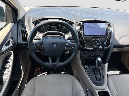 Used 2015 Ford Focus SE FWD image 20