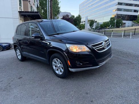 Used 2010 Volkswagen Tiguan S FWD image 4