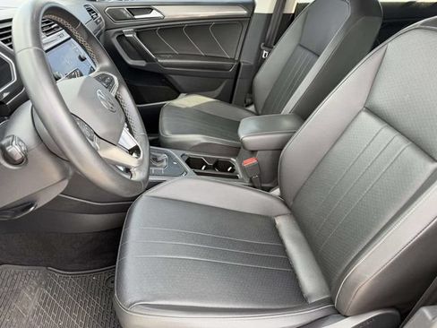 Used 2023 Volkswagen Tiguan SE FWD image 16