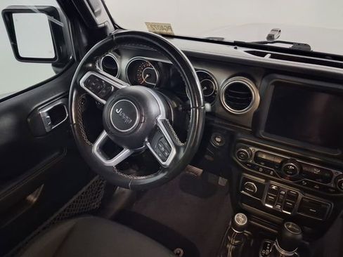 Used 2020 Jeep Gladiator Overland AWD/4WD image 16
