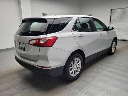 Used 2021 Chevrolet Equinox LS AWD/4WD image 9