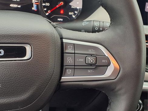 Used 2025 Jeep Compass Limited AWD/4WD image 17