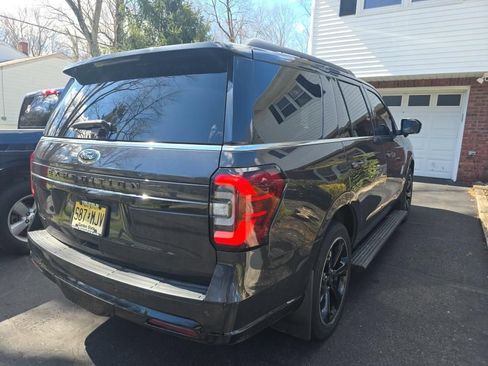 Used 2023 Ford Expedition Limited image 10