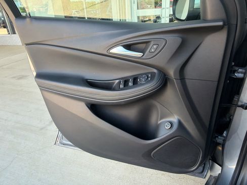 Used 2022 Buick Encore GX Select w/ Sport Touring Package FWD image 23