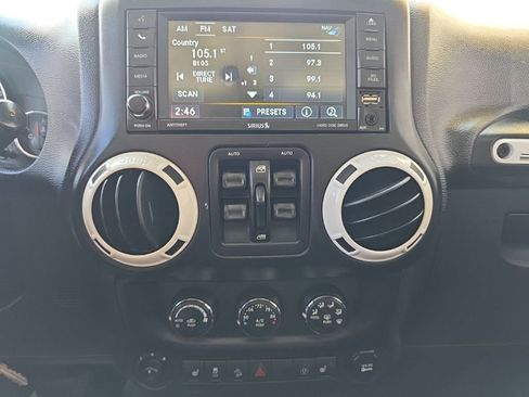 Used 2015 Jeep Wrangler Unlimited Sahara image 16