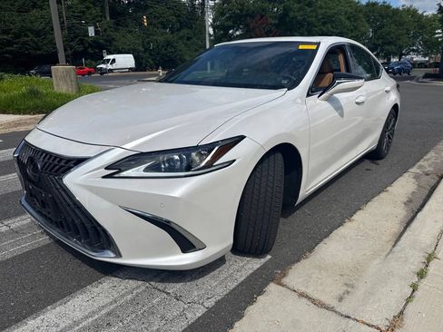 Used 2024 Lexus ES 350 w/ Premium Package FWD image 3