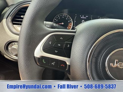 Used 2023 Jeep Renegade Latitude AWD/4WD image 29