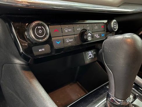 Certified 2024 Jeep Compass Limited image 19