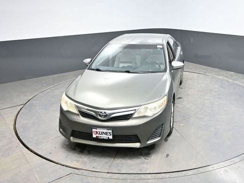 Used 2014 Toyota Camry LE image 25