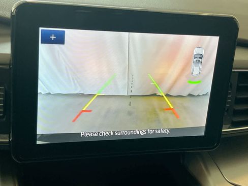 Used 2022 Ford Explorer XLT w/ Equipment Group 202A AWD/4WD image 17