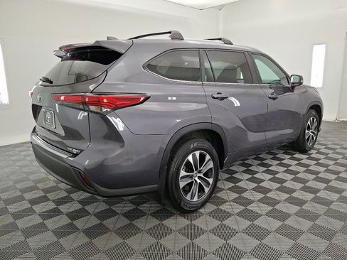 Used 2023 Toyota Highlander XLE AWD/4WD image 17
