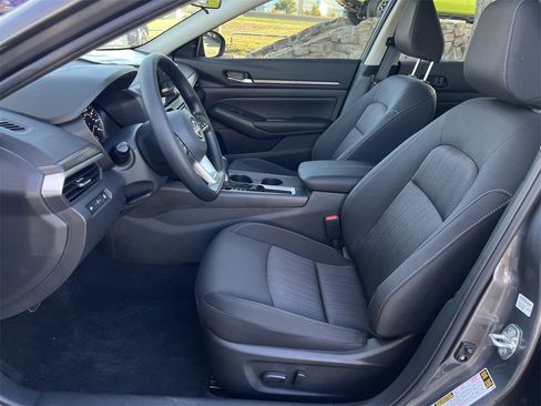 New 2025 Nissan Altima 2.5 SV image 13